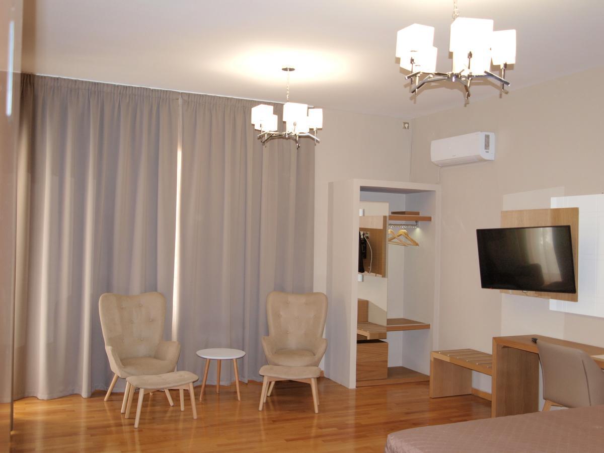 King Lodge Athene Buitenkant foto