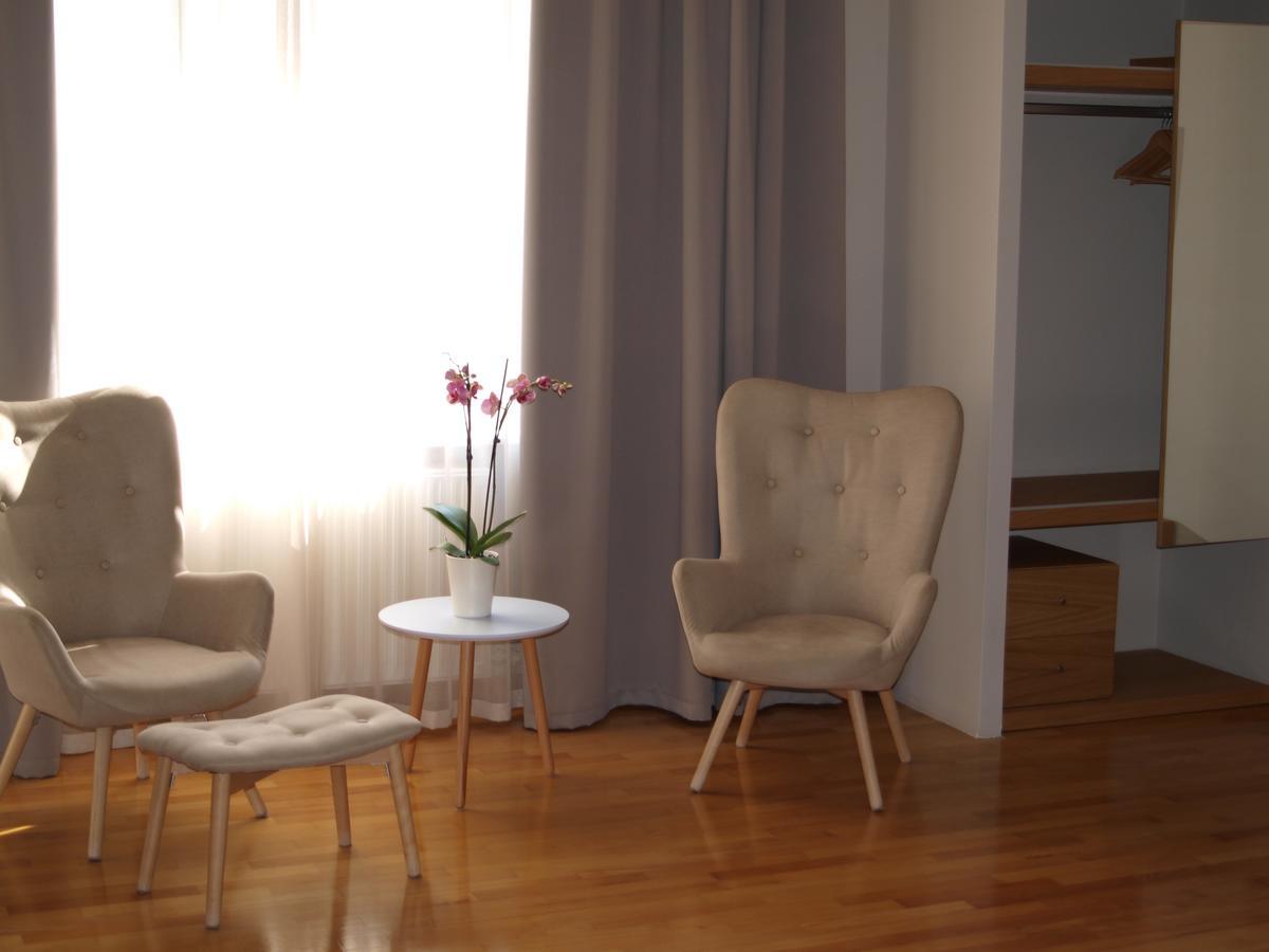 King Lodge Athene Buitenkant foto